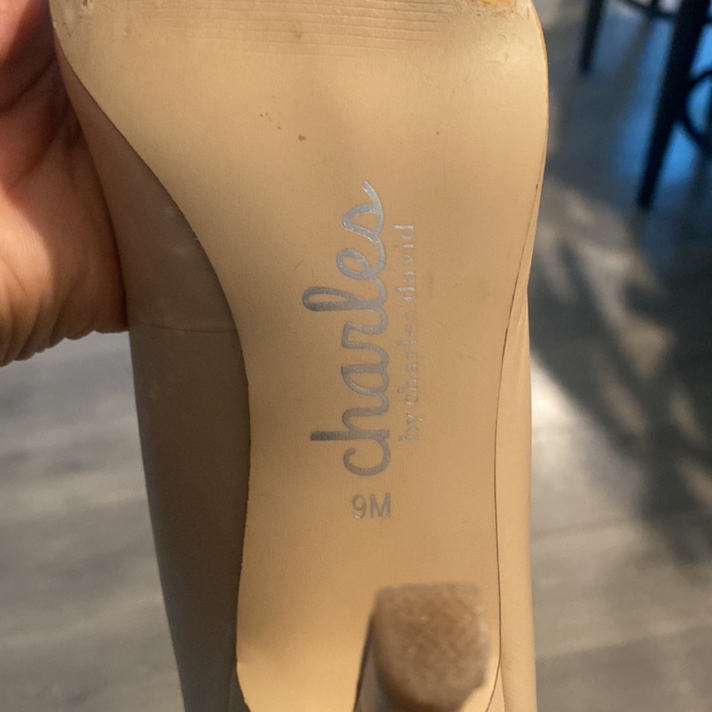 Beige Pointed Toe Pump - Picture 4 of 4